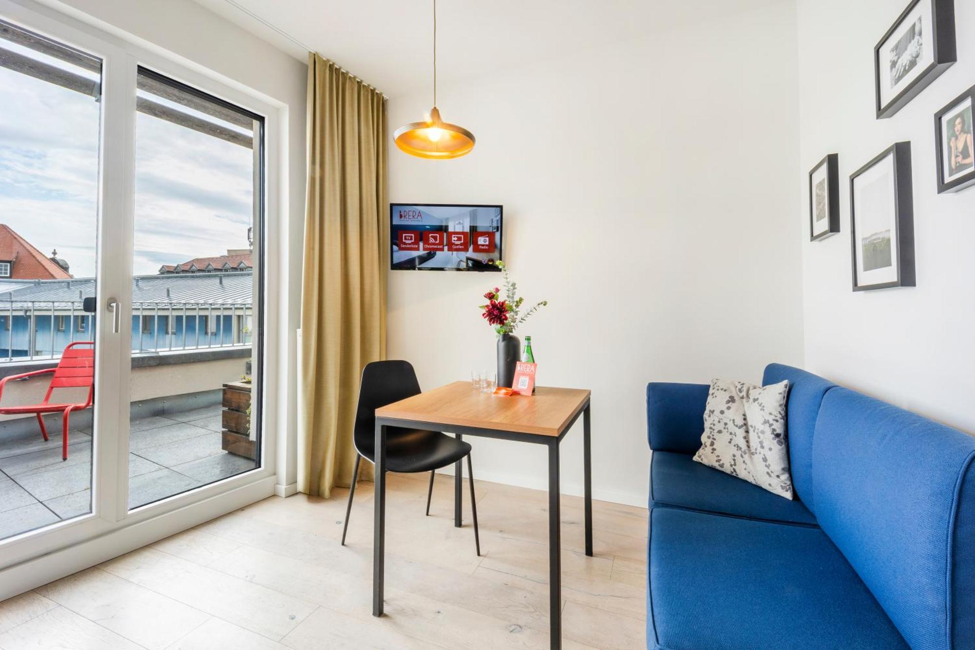 Apartment M King bed terrace